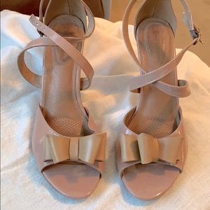 Nude/blush stilettos with bow
